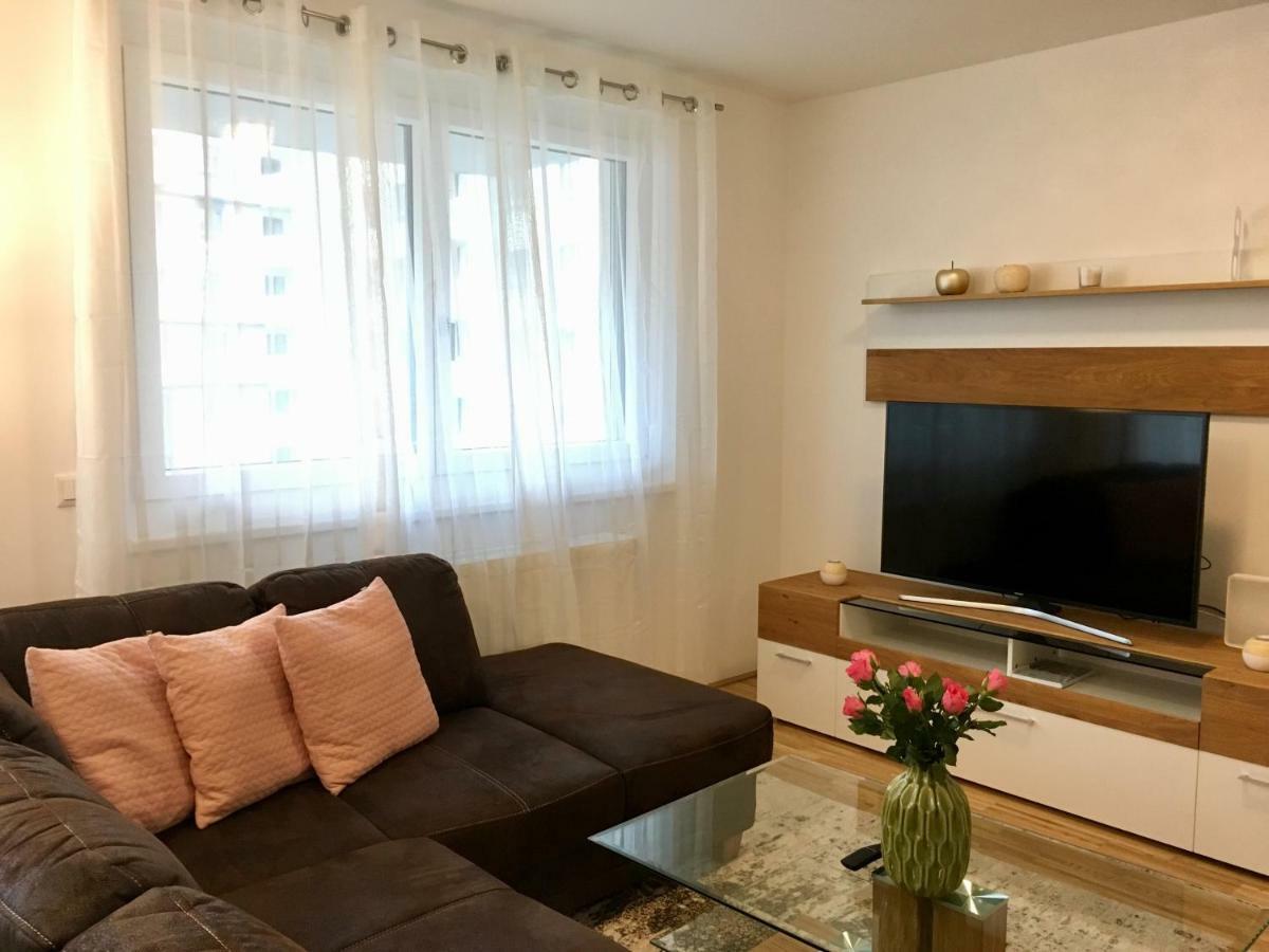 White Vintage Park View Apartament